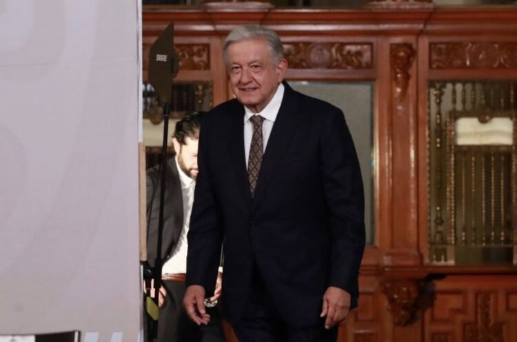 Aún no me mande a "La Chingada", pide AMLO a Trump