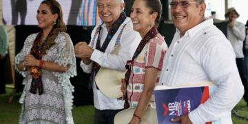 AMLO aclara que destaca a Sheinbaum sin “hacerle la barba a nadie”