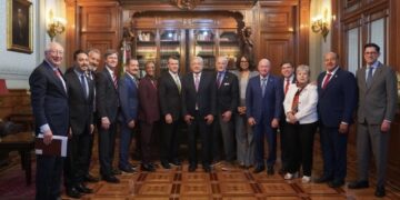 AMLO recibe a congresistas estadunidenses en Palacio Nacional