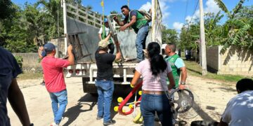 Retiran en Puerto Morelos objetos que representen riesgo convertirse en proyectiles ante llegada de "Beryl"