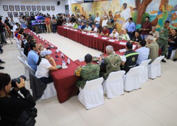 Se reúnen autoridades de Cancún ante alerta verde por Beryl