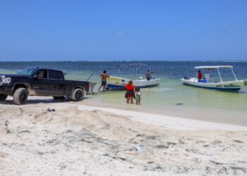 Resguardan embarcaciones en Puerto Morelos ante llegada de "Beryl" a Quintana Roo