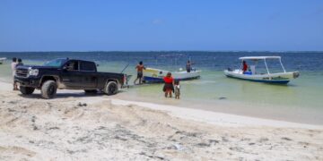 Resguardan embarcaciones en Puerto Morelos ante llegada de "Beryl" a Quintana Roo