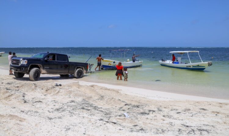 Resguardan embarcaciones en Puerto Morelos ante llegada de "Beryl" a Quintana Roo