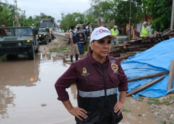 Cerca de la gente, Mara Lezama recorre colonias vulnerables afectadas por “Beryl”