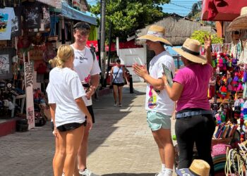 Se reactiva la actividad económica en Isla Mujeres luego del paso del huracán ‘Beryl’