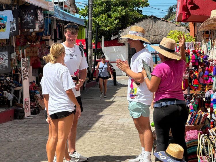 Se reactiva la actividad económica en Isla Mujeres luego del paso del huracán ‘Beryl’