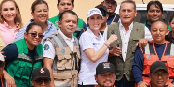 Entrega Atenea Gómez dos vehículos más a Protección Civil y Obras Públicas