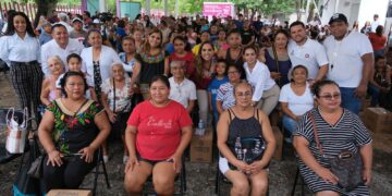 Mara Lezama supervisa entrega de apoyos "Comemos Tod@s" en la región 247 de Cancún