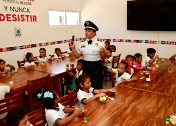 Fomentan la proximidad social a través de visitas escolares en la Casa del Policía de Isla Mujeres