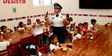 Fomentan la proximidad social a través de visitas escolares en la Casa del Policía de Isla Mujeres