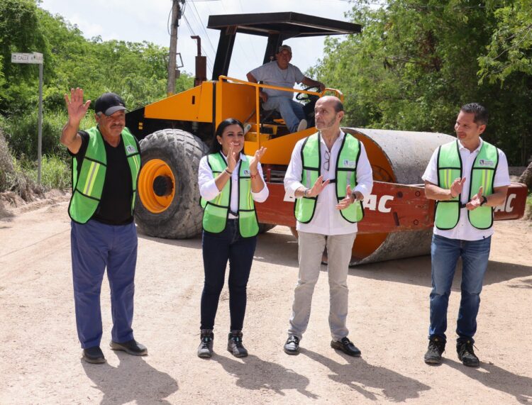Da Blanca Merari banderazo de inicio de obra de pavimentación en zona urbana de Puerto Morelos