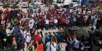 Estefanía Mercado se suma a llamado de la gobernadora y participa en mega jornada de limpieza en Puerto Aventuras