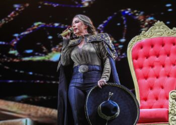 Grandiosa presentación de Alicia Villarreal en Playa del Carmen