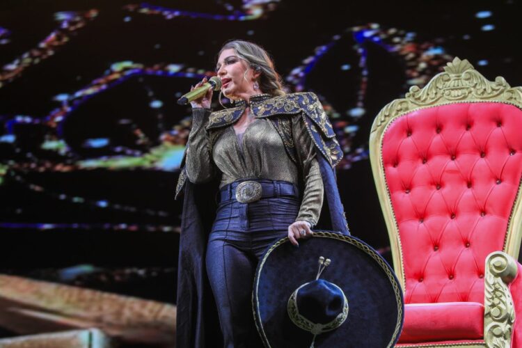 Grandiosa presentación de Alicia Villarreal en Playa del Carmen