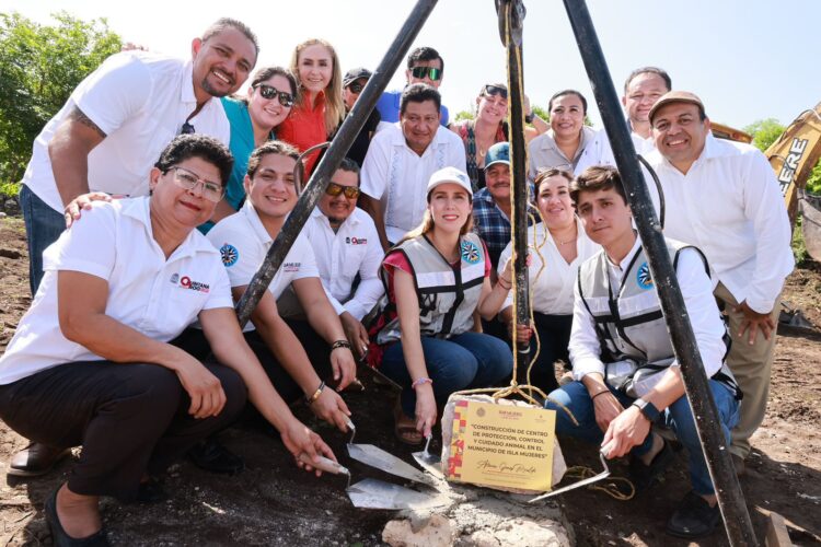 Atenea Gómez coloca la primera piedra del Centro de Bienestar Animal en Isla Mujeres