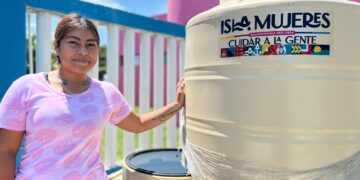 Gobierno de Isla Mujeres continúa con entrega de tinacos a familias que más lo necesitan