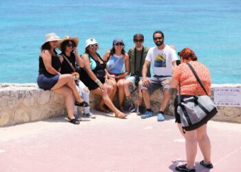 Miles de turistas disfrutan este verano de los múltiples atractivos que ofrece Isla Mujeres