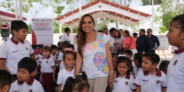 Mara Lezama inaugura Arco Techo en preescolar “Hermenegildo Galeana” en Paraíso Maya