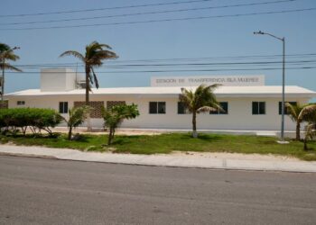 Atenea Gómez transforma la Estación de Transferencia en Isla Mujeres