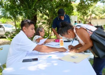 Entregan semillas de maíz a productores agrícolas y equipos para huertos de bienestar a mujeres de Puerto Morelos
