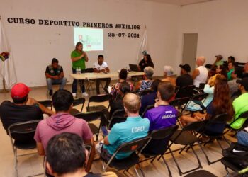 Nutrida respuesta a curso deportivo de primeros auxilios en Puerto Morelos
