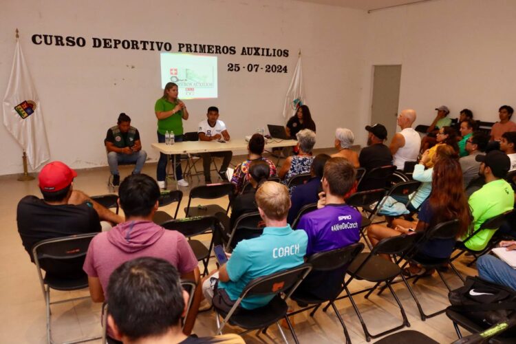 Nutrida respuesta a curso deportivo de primeros auxilios en Puerto Morelos