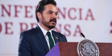 Porque sigue Zoé Robledo en el IMSS