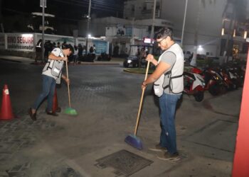 Realizan brigada especial de limpieza para mejorar imagen urbana en Isla Mujeres