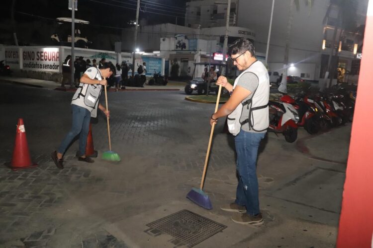 Realizan brigada especial de limpieza para mejorar imagen urbana en Isla Mujeres