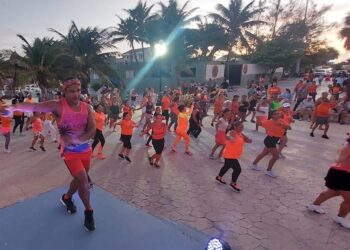 Organiza Instituto Municipal de la Mujer de Puerto Morelos clase masiva de zumba