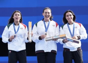 AMLO felicita a mexicanas que obtuvieron bronce en tiro con arco