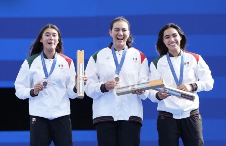 AMLO felicita a mexicanas que obtuvieron bronce en tiro con arco