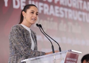 Claudia Sheinbaum promete incrementar apoyos para estudiantes y escuelas públicas