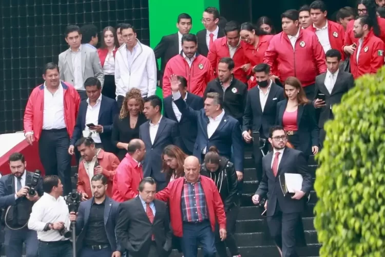 Alejandro Moreno se registra para repetir en dirigencia del PRI