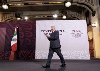 En democracia es necesaria una oposición fuerte, señala AMLO