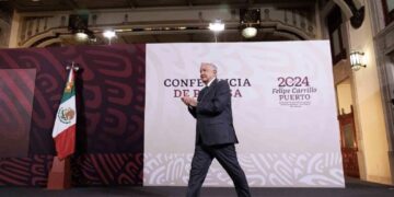 En democracia es necesaria una oposición fuerte, señala AMLO