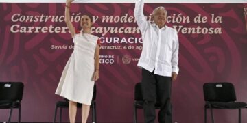 AMLO y Claudia Sheinbaum inauguran modernización de carretera Acayucan-La Ventosa