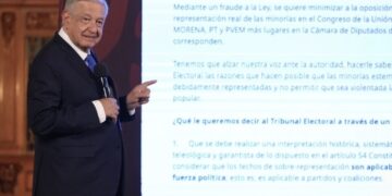 Manifestantes contra sobrerrepresentación quieren violar la ley para reparto de curules: AMLO