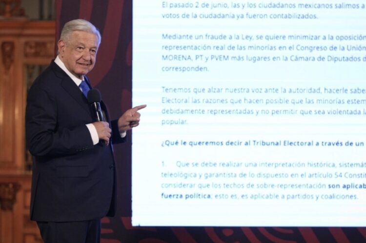 Manifestantes contra sobrerrepresentación quieren violar la ley para reparto de curules: AMLO