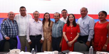 Ana Paty Peralta respalda a familia croquista por el bienestar de Cancún