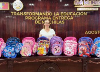 Atenea Gómez lanza nuevo Programa de Entrega de Mochilas en Isla Mujeres