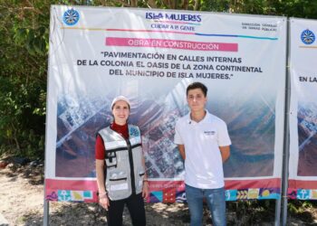 Transforma Atenea Gómez la colonia Oasis en Ciudad Mujeres con obras de pavimentación