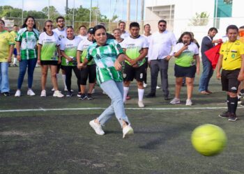 Fomenta Blanca Merari práctica deportiva en Puerto Morelos