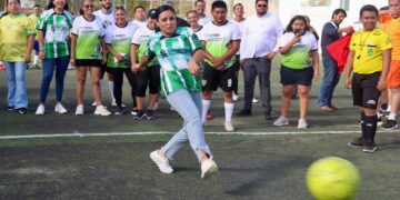 Fomenta Blanca Merari práctica deportiva en Puerto Morelos