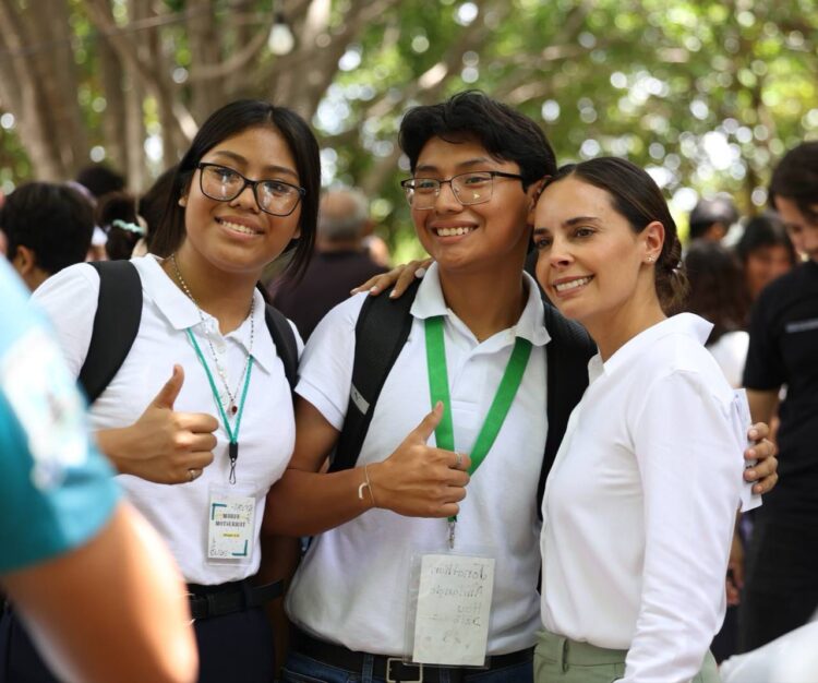 Ana Paty Peralta, aliada de juventud cancunense