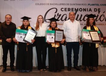 Atenea Gómez refrenda su compromiso con las juventudes de Isla Mujeres