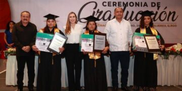 Atenea Gómez refrenda su compromiso con las juventudes de Isla Mujeres