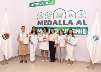 Entrega Cabildo la Medalla al Mérito Juvenil a cinco jóvenes de Puerto Morelos