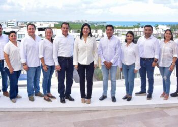 Presenta Estefanía Mercado a su equipo para la entrega-recepción municipal de Solidaridad